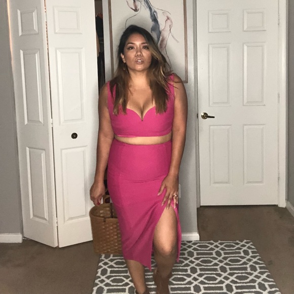 Matching crop top and high slit skirt in pink - Picture 3 of 5